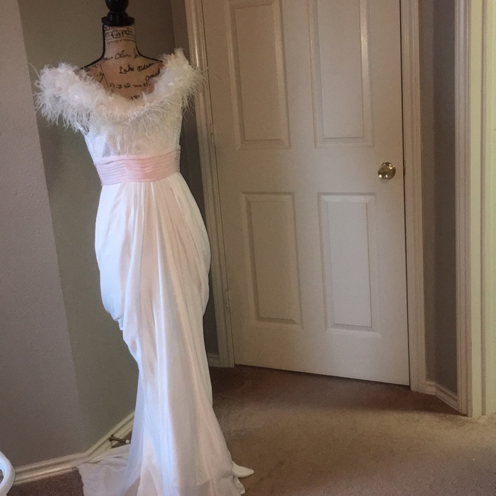 ⭐️⭐️⭐️Oscar Worthy Formal Gown! - Picture 5 of 8
